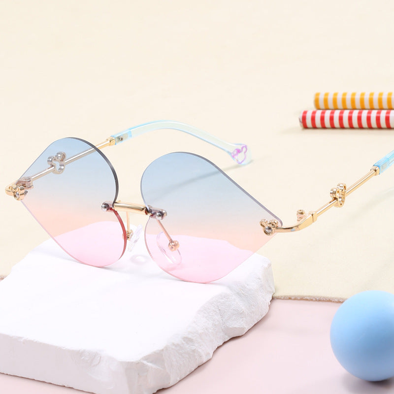 Damen Designer-Sonnenbrille mit einzigartigem Herzrahmen und gradienten Gläsern Brehn