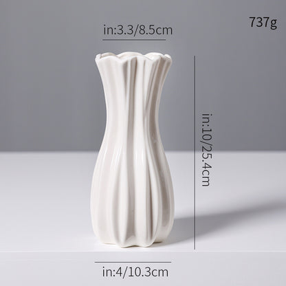 Elegante geriffelte weiße Keramikkaraffe Brehn