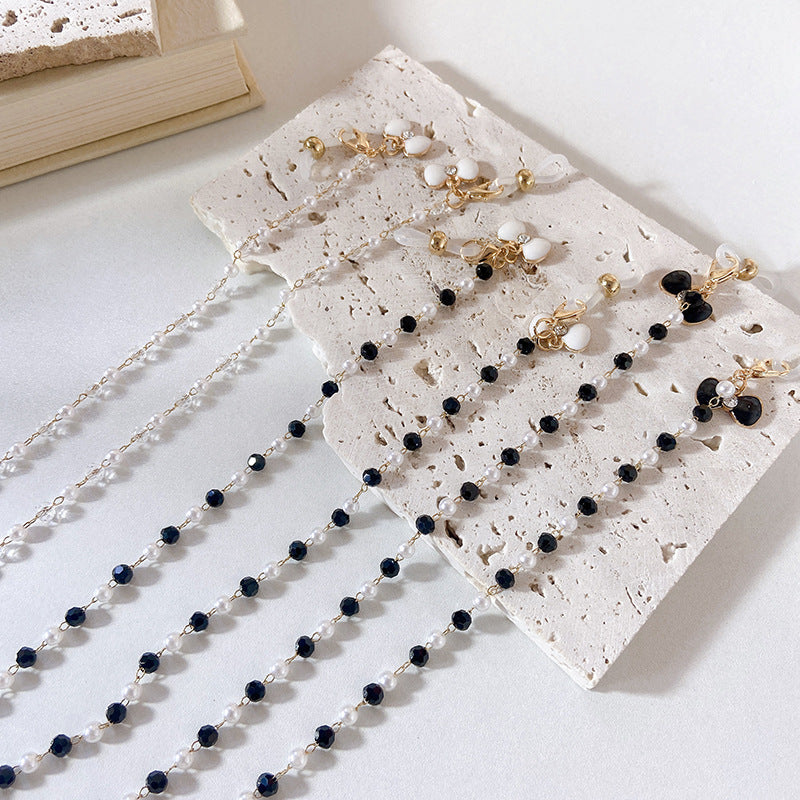 Elegante Ohrringe mit Perlen und Blütenanhängern Brehn