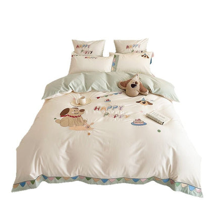 Kawaii Applikation Baumwollsatin Bettbezug Set mit besticktem Charakter & dekorativem Erdbeer-Kissen