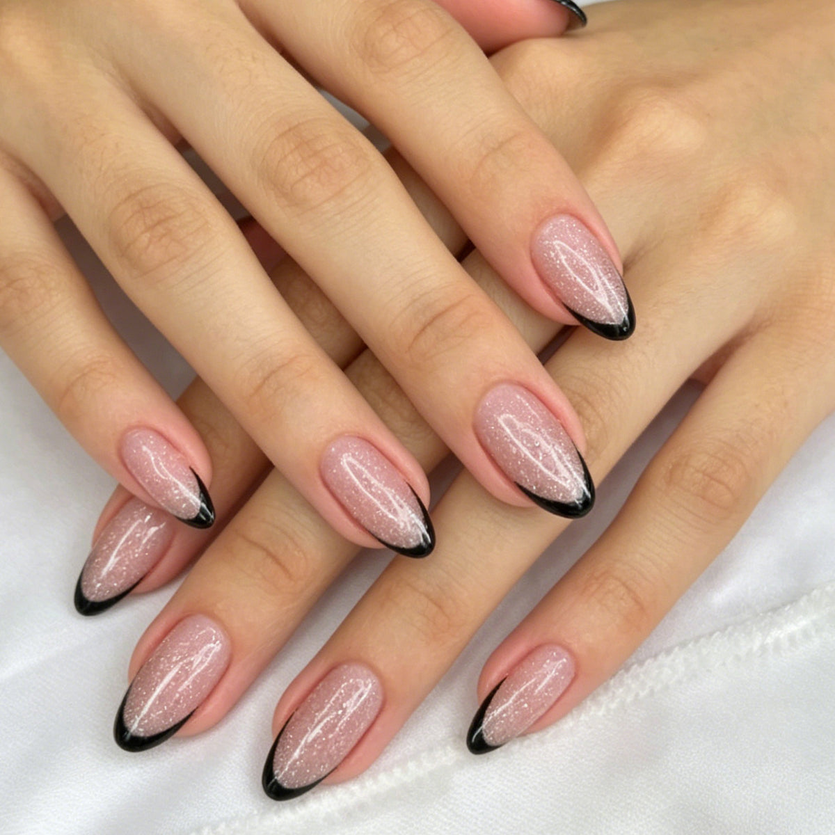 Glitzernde Ombre Stiletto Nagelverlängerungen Brehn