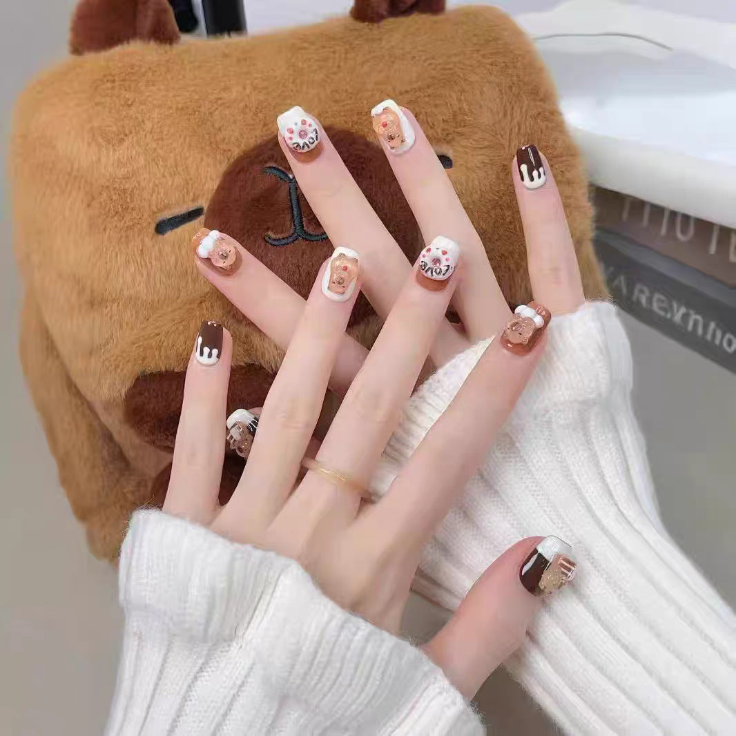 Künstlerisches Press-On-Nagel-Set mit Schleife und Edelstein-Detail Brehn