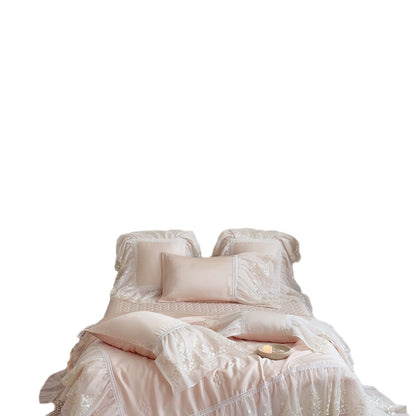 Satin-Bettwäschegarnitur mit besticktem Chiffonvolant und gesteppter Tagesauflage