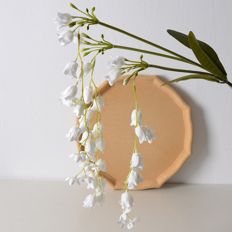 Schöne hängende Blumendekoration