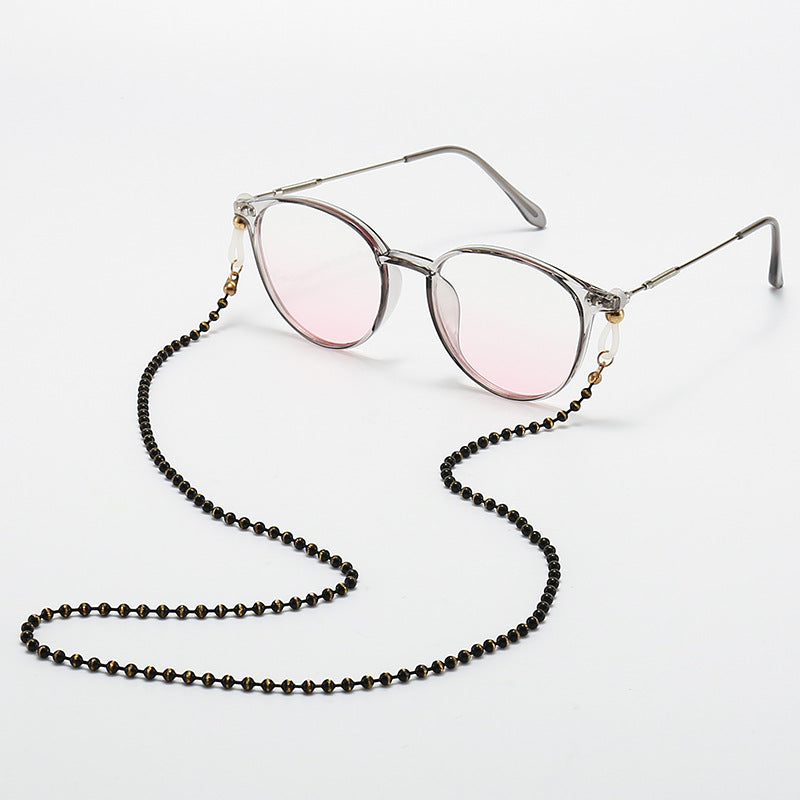 Modische Katzenaugenbrille mit Perlenkette Brehn