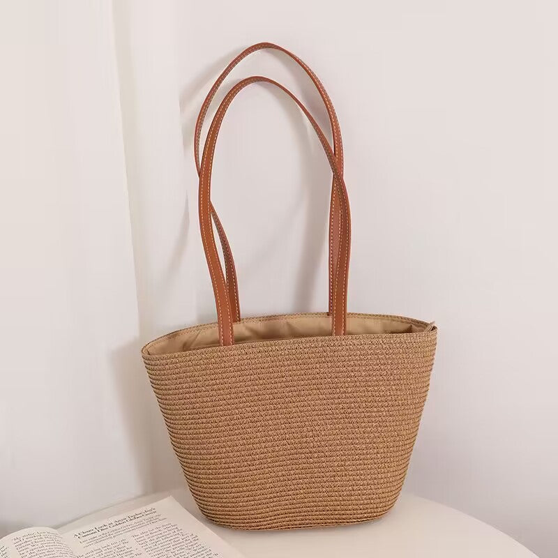 Elegante Bast-Handtasche mit Ledergriffen Brehn