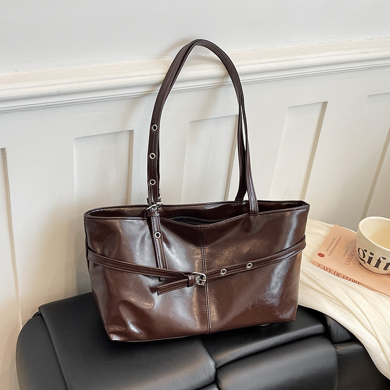 Stylische Handtasche aus Kunstleder