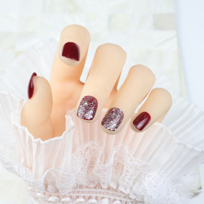 Glänzendes Press-On Nagelset mit Glitzerakzenten Brehn