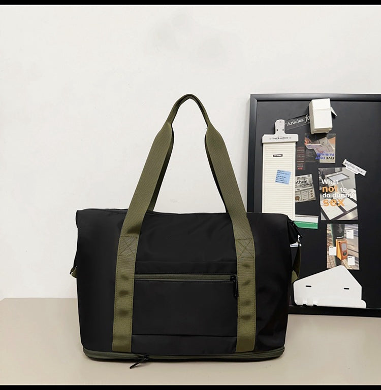 Geräumige Sport- und Reisetasche mit Wasserabweisendem Material Brehn