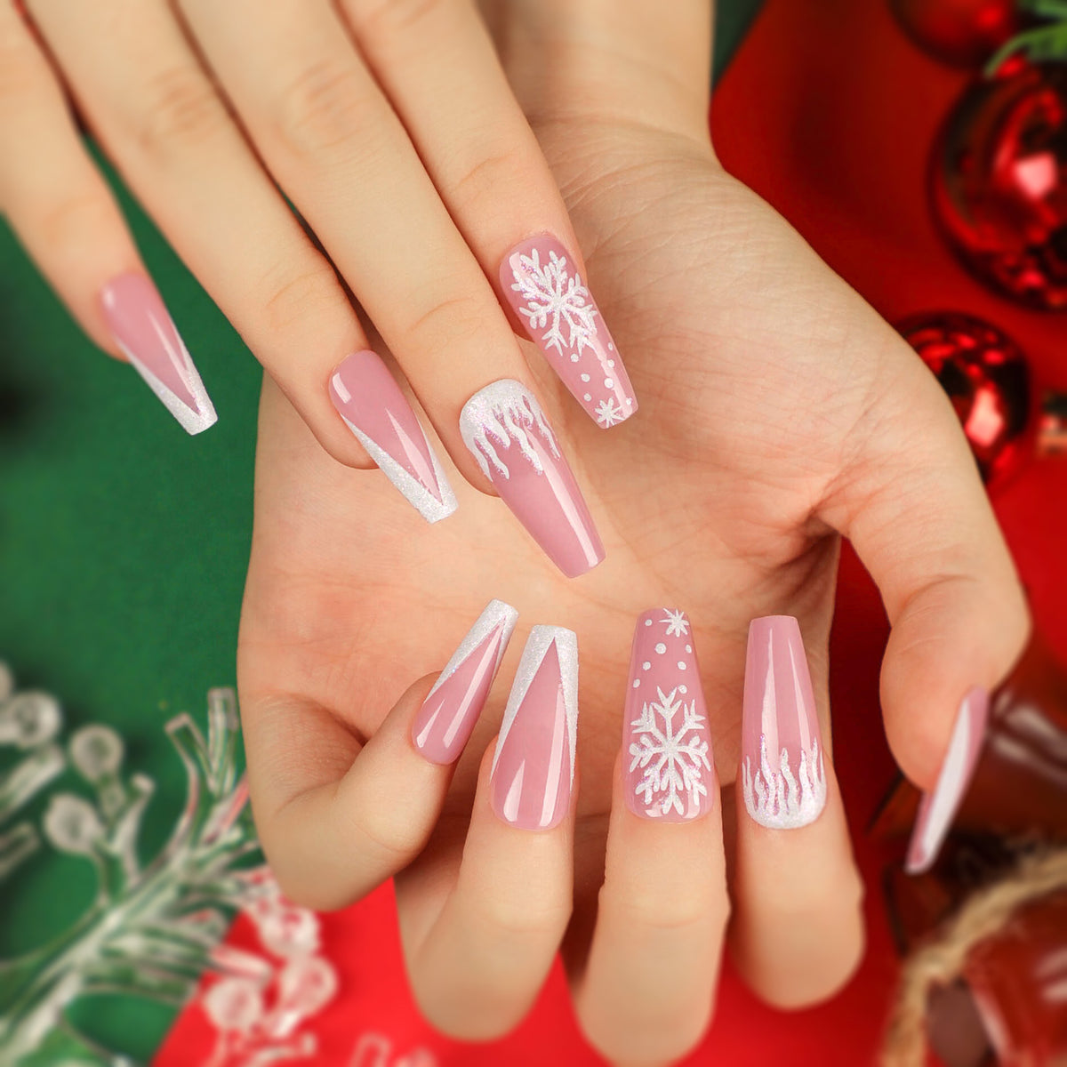 Kunstvolle Stiletto-Nägel mit Schneeflocken-Motiv Brehn