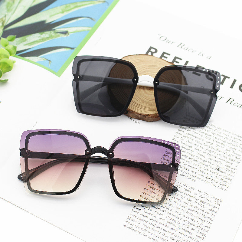 Damen Quadratische Sonnenbrille mit funkelnden Rahmenakzenten Brehn