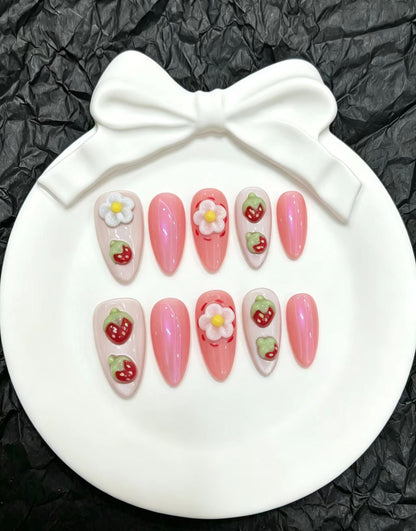 Künstlerisches Erdbeer-Themen Press-On Nagelset