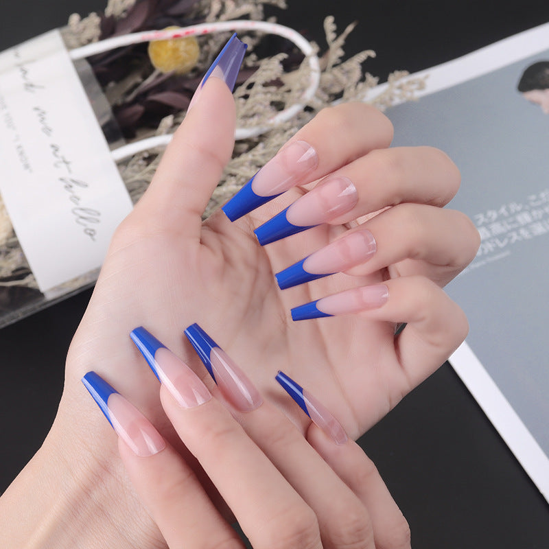 Elegantes Stiletto-Press-On-Nagelset mit zweifarbigen Design Brehn