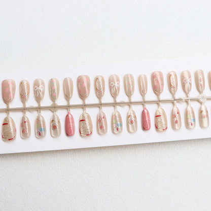 Dekoratives Press-On Nagelkunstset mit künstlerischen Designs Brehn