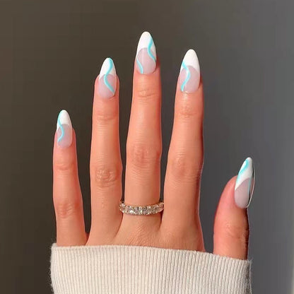 Kunstvolle Nagelverlängerungen im eleganten Design mit farbenfrohen Akzenten Brehn