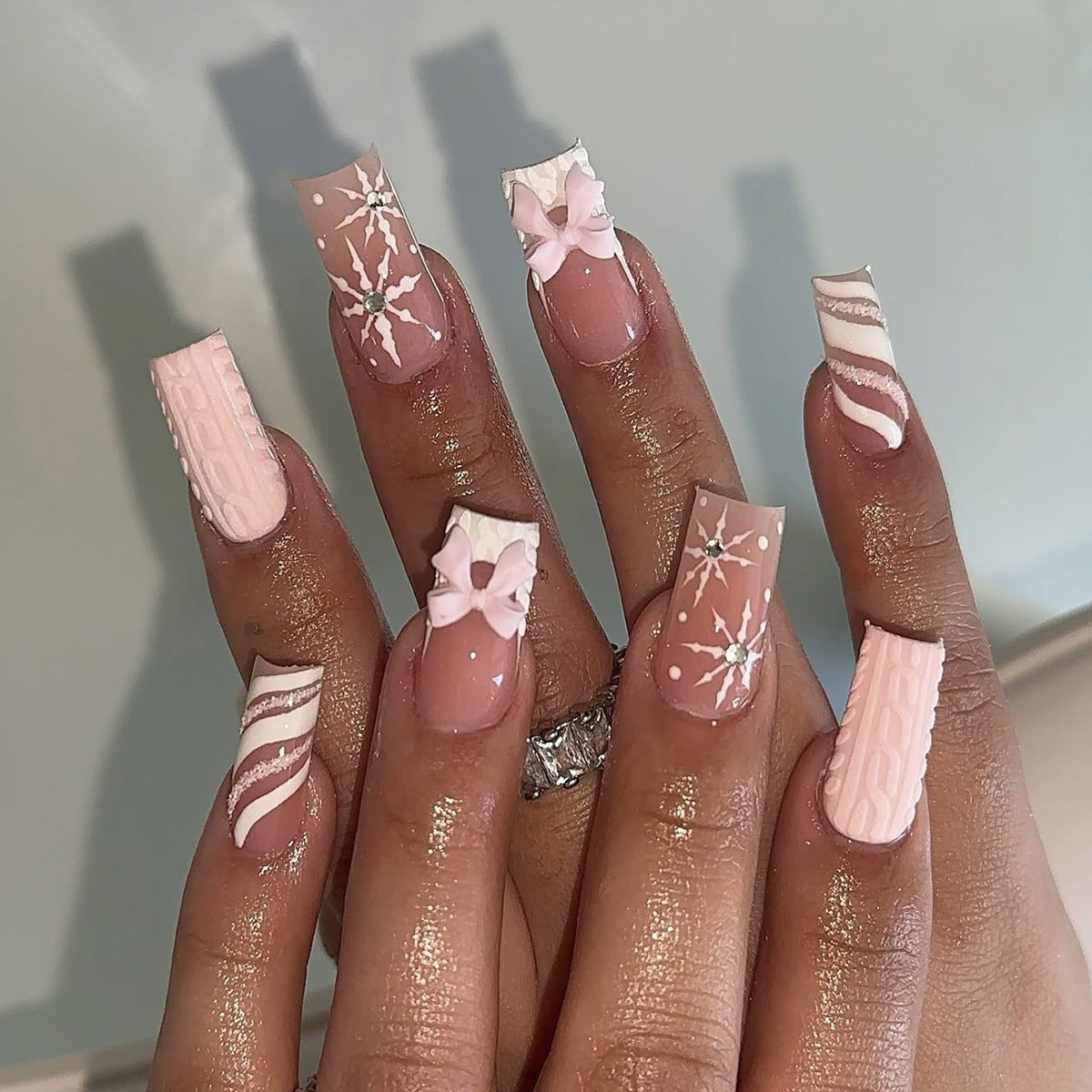 Kunstnagelset mit festlichen Weihnachtsmotiven Brehn