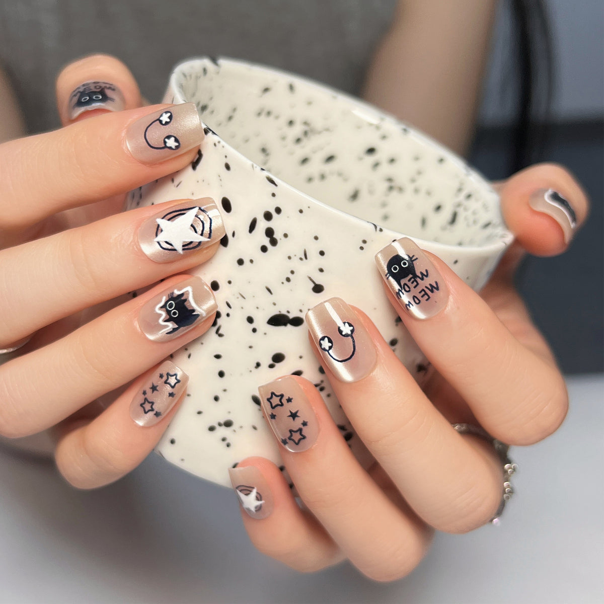 Künstliche Nagelkunst mit Katzenmotiven Brehn
