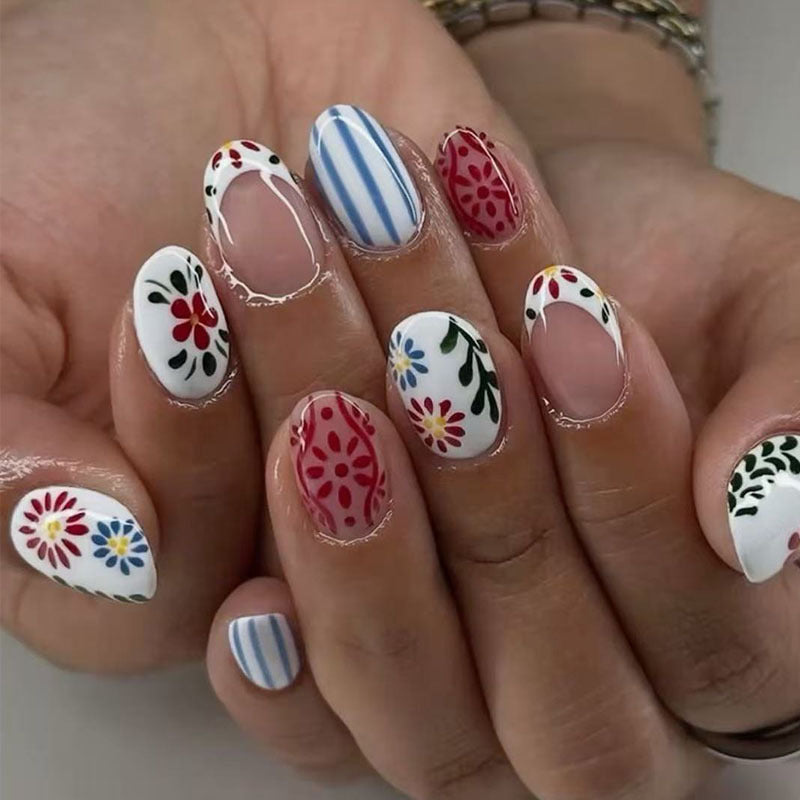 Kunstnagelset mit floralen und grafischen Mustern Brehn