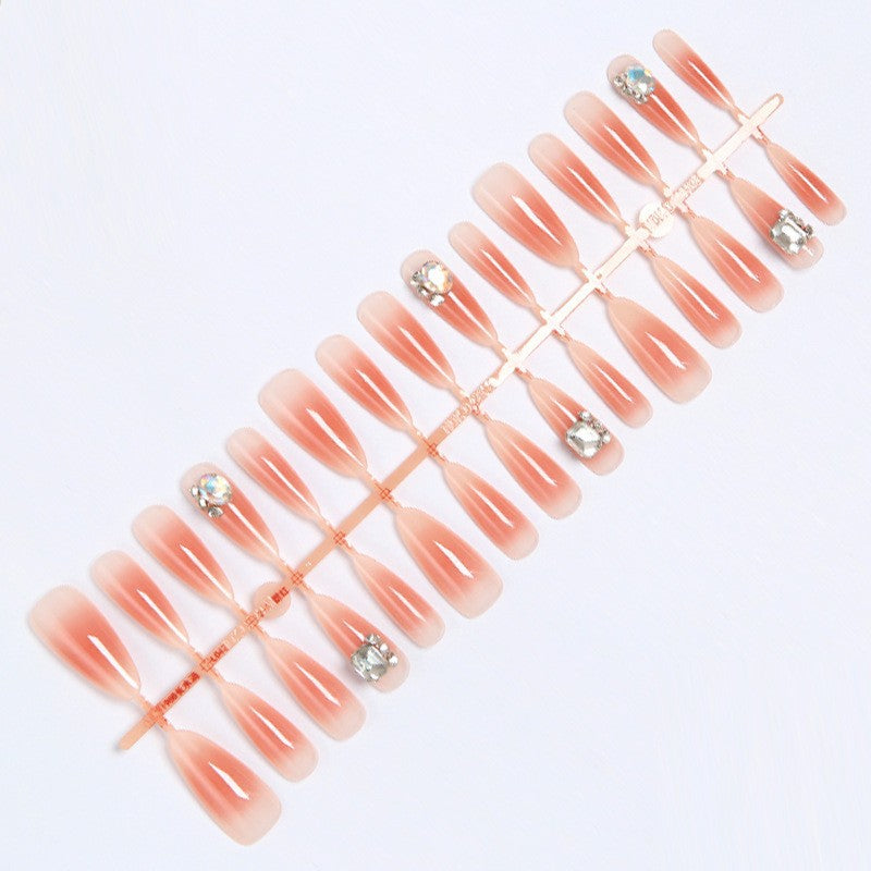 Kunstnagelset mit eleganten kristallinen Akzenten Brehn