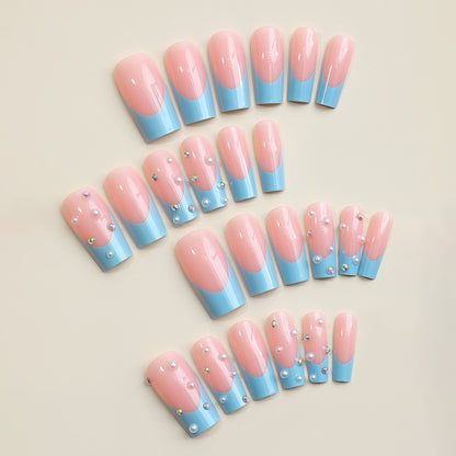 Premium Dekorative Press-On-Nagelset mit eleganten blauen Spitzen und Juwelenakzenten Brehn