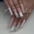 Kreatives Kunstnagelset mit festlichem Zuckerstangen-Design und glitzernden Akzenten Brehn