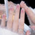 Glamouröse Nagelkunst mit Strass- und Perlenakzenten Brehn