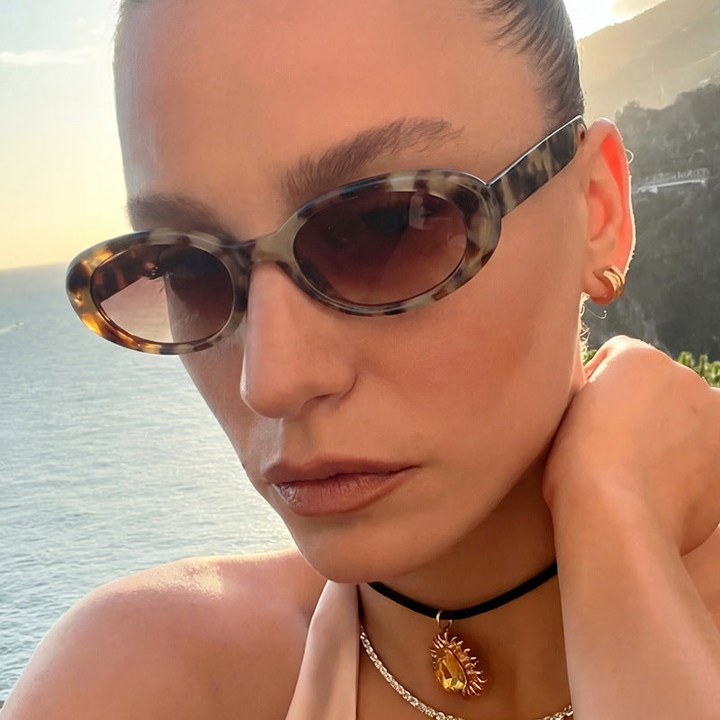 Damen ovale Sonnenbrille mit transparentem Effekt und UV-Schutz Brehn