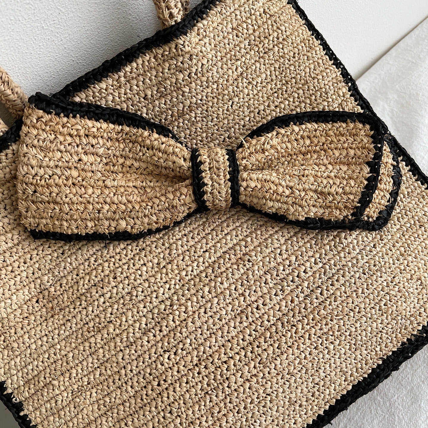 Handgefertigte Stricktasche mit Floralem Design Brehn