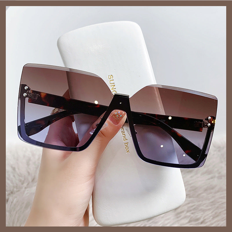 Damen Oversized Sonnenbrille im modernem Design mit UV-Schutz Brehn