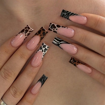 Kunstnagelset mit luxuriösem Leopardenmuster und eleganten Akzenten Brehn