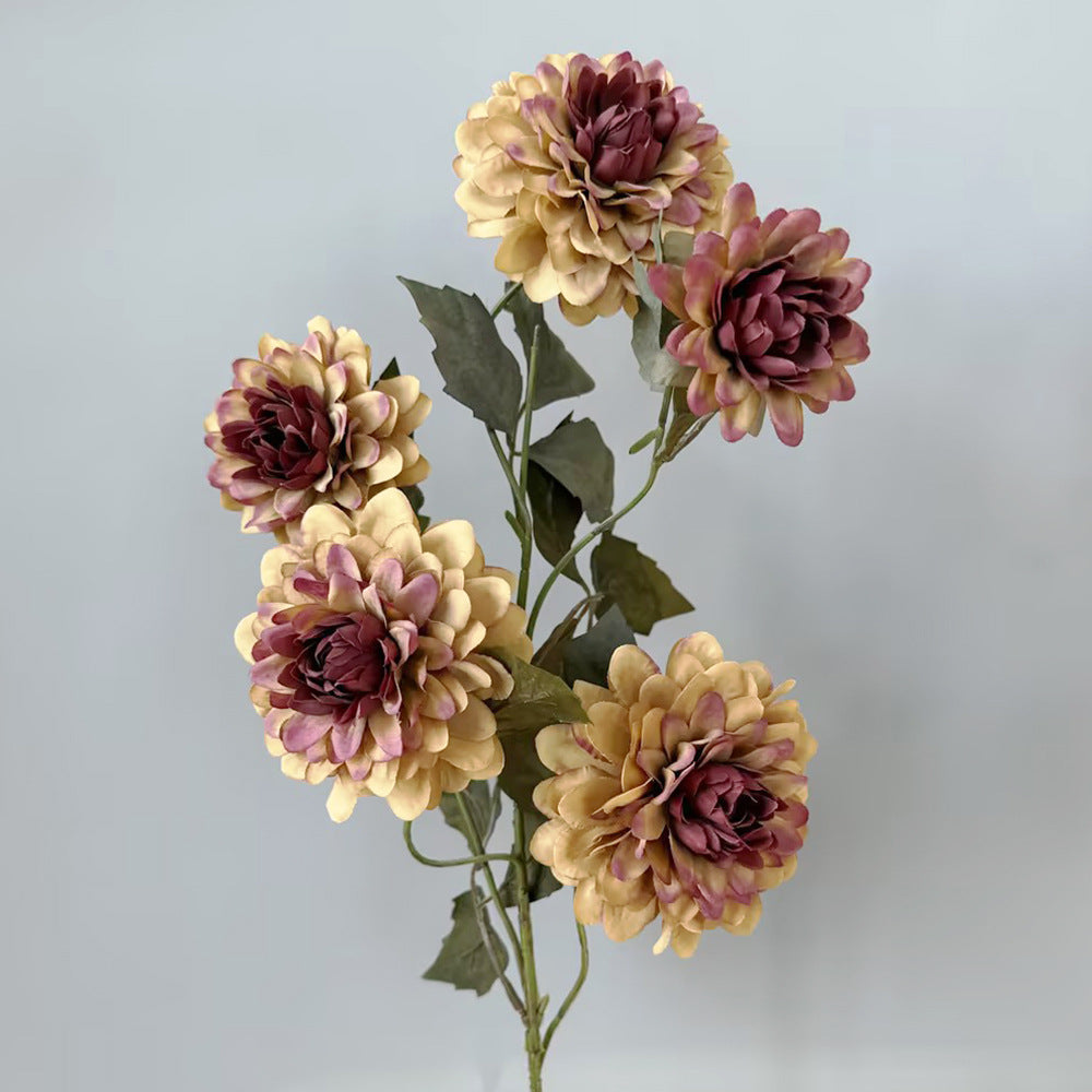 Eleganter künstlicher Dahlienstrauß