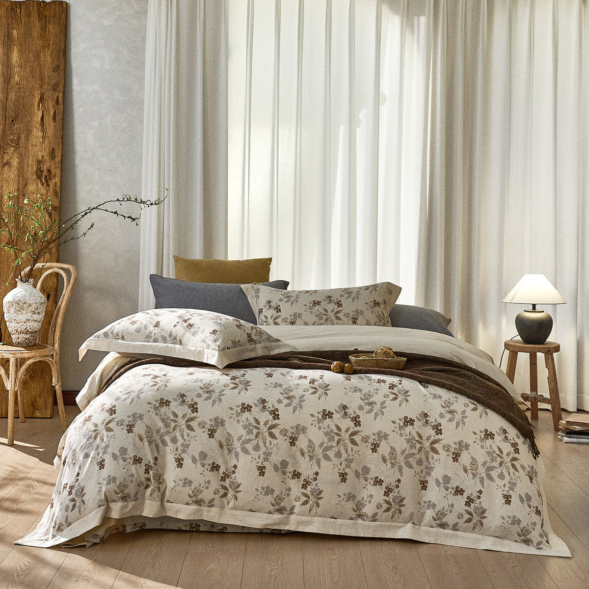 Florales gesteppte Bettbezug-Set mit Leinenbesatz