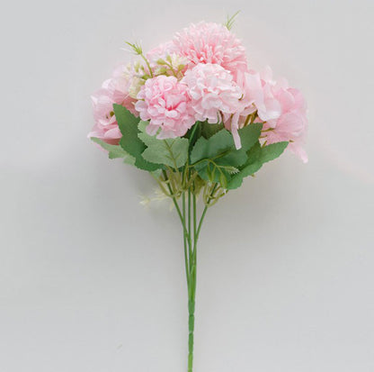 Lebensnahe Lavendel Blumenarrangement