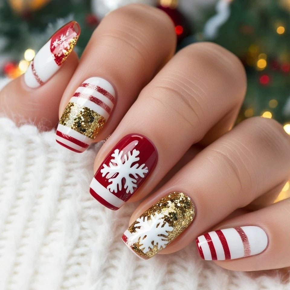 Weihnachts-Kunstnägel mit Festlichem Glitzer-Design Brehn