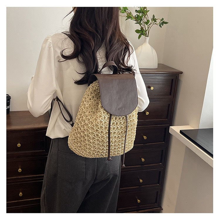 Handgefertigter Rucksack Aus Geflochtenem Naturmaterial Brehn