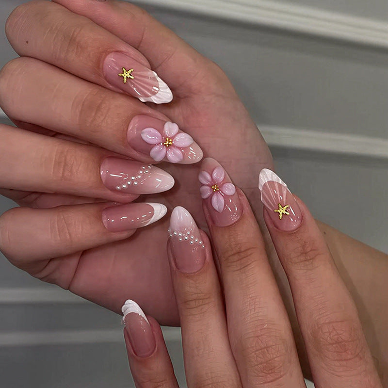 Kunstnagelset mit eleganten Blüten- und Glitzerakzenten Brehn