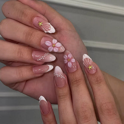 Kunstnagelset mit eleganten Blüten- und Glitzerakzenten Brehn