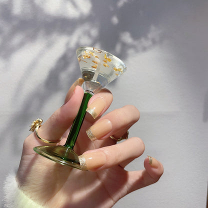 Elegantes Set von French Tip Press-On Nägeln mit Glitzerakzenten