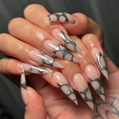 Kunstvolle Stiletto-Nägel mit modernem Design Brehn
