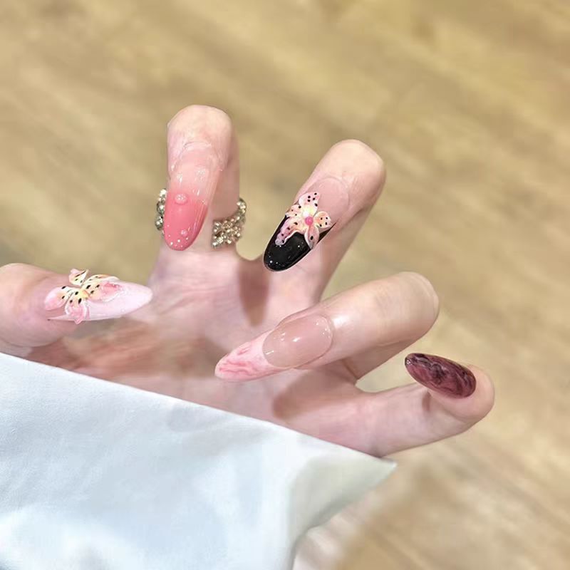Künstlerisches Floral Press-On Nagelset