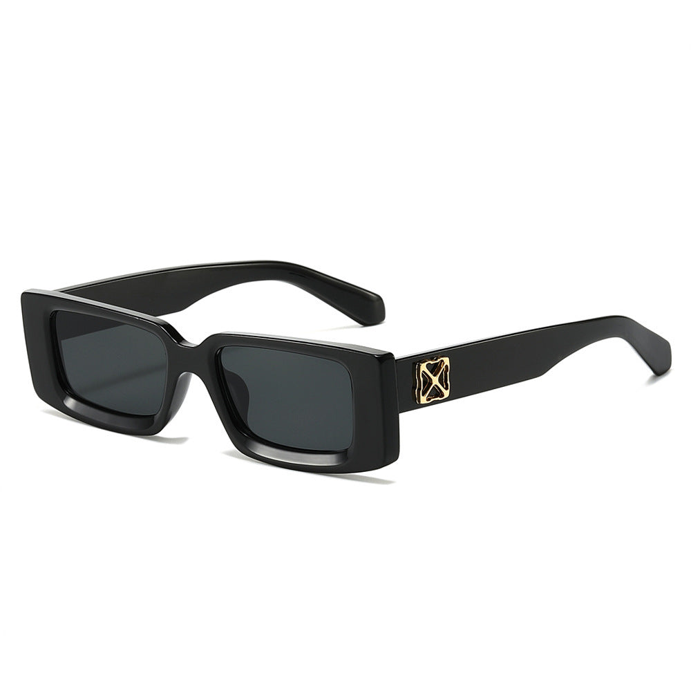Übergroße geometrische Sonnenbrille mit dekorativen Metallakzenten Brehn