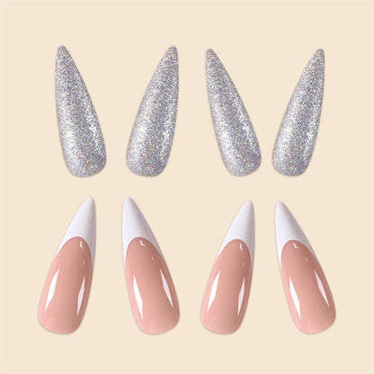 Glamouröse Stiletto-Nagelerweiterungen mit Glitzer