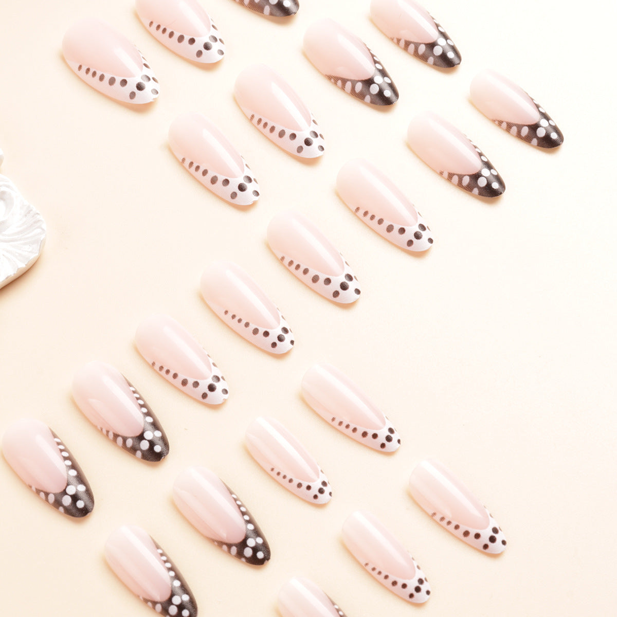 Elegante künstlerische Nagelverlängerungen Brehn