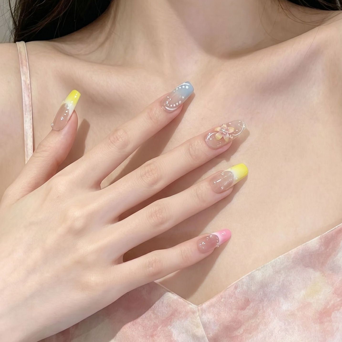Künstlerisches Florales Design Press-On Nagelset Brehn