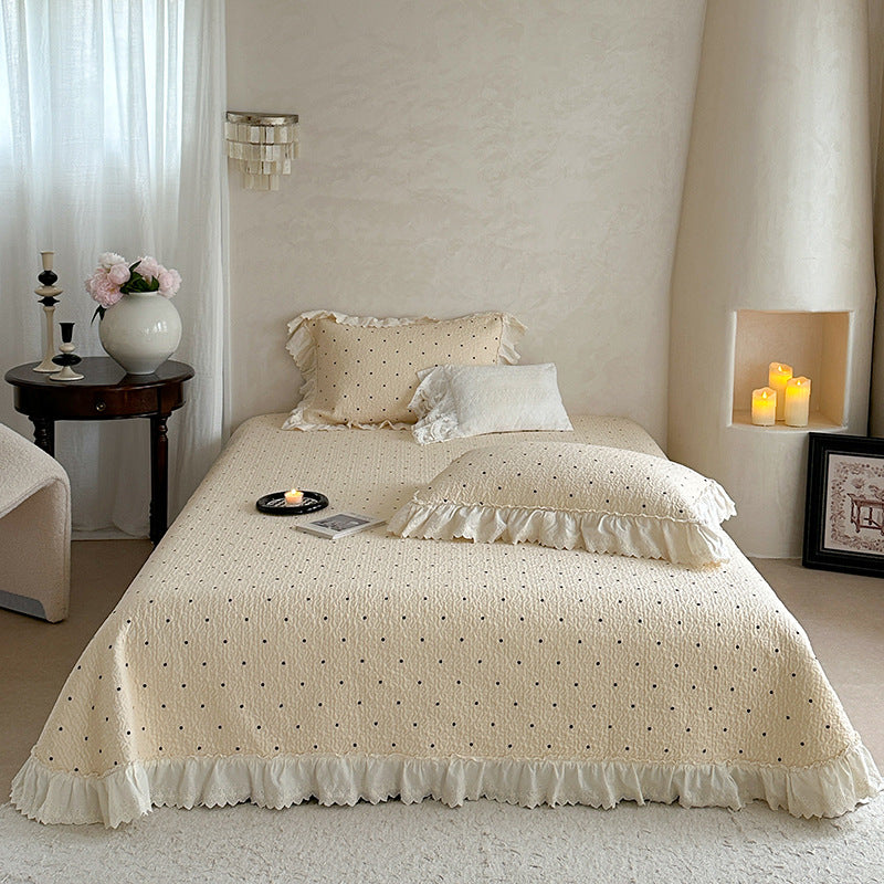 Vintage-inspirierte Baumwoll-Matelassierte Bettdecke mit Ösen-Spitzen-Rüsche und passendem Kissenbezug