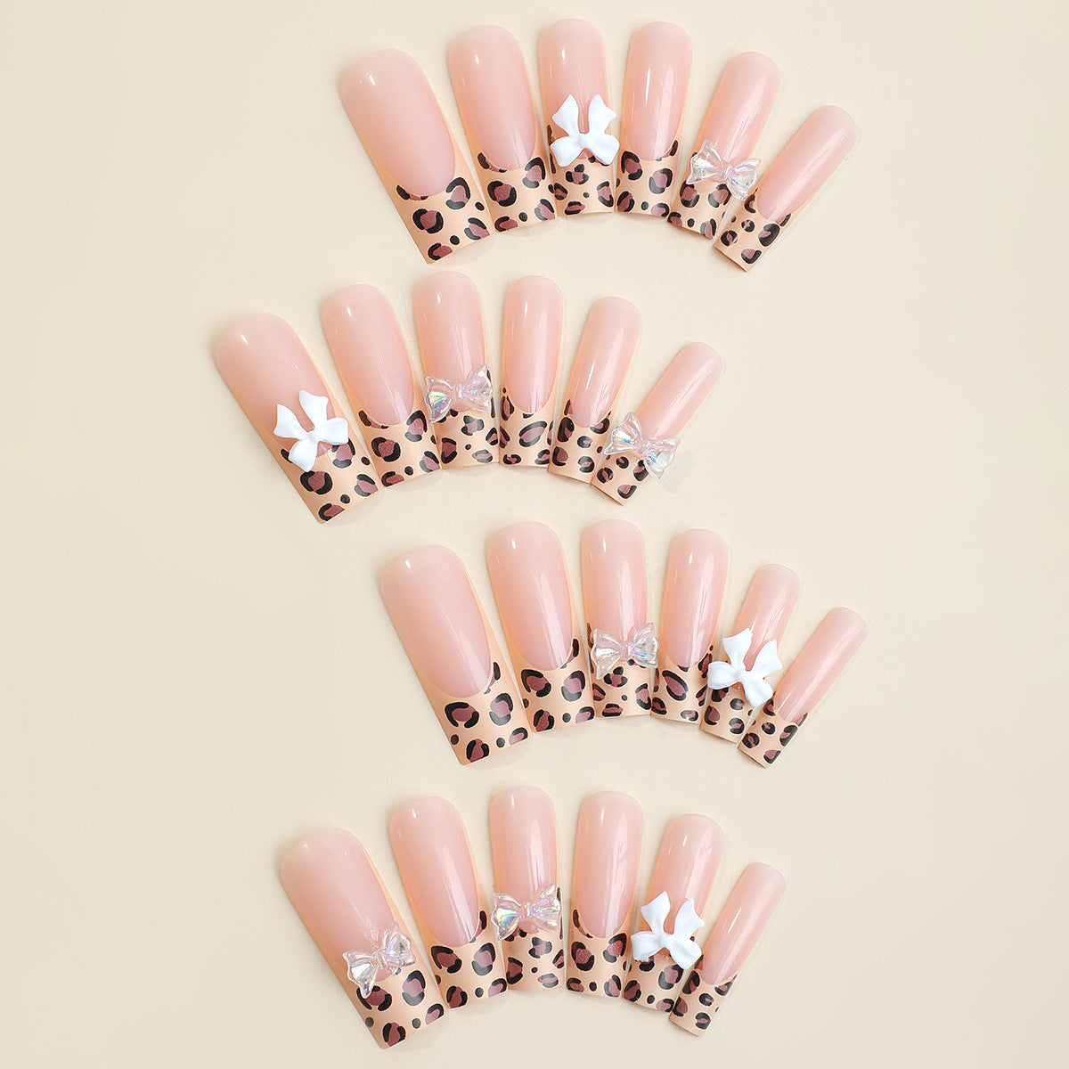 Kunstnagelset mit eleganten Kristallapplikationen Brehn