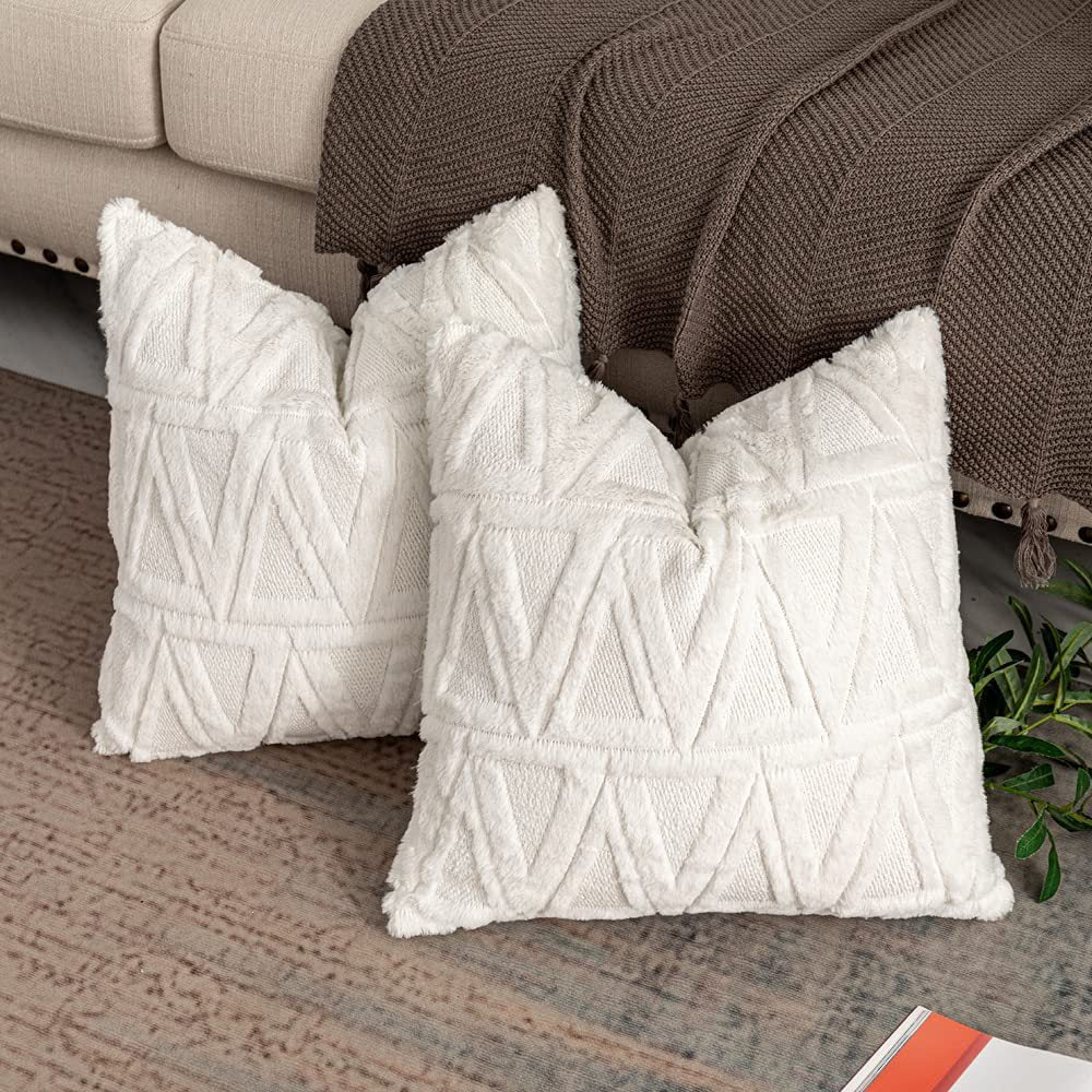 Quadratischer Kissenbezug mit geometrischem Chenille‑Tufting und weichem Baumwollmix Brehn