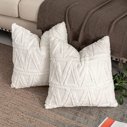 Quadratischer Kissenbezug mit geometrischem Chenille‑Tufting und weichem Baumwollmix Brehn