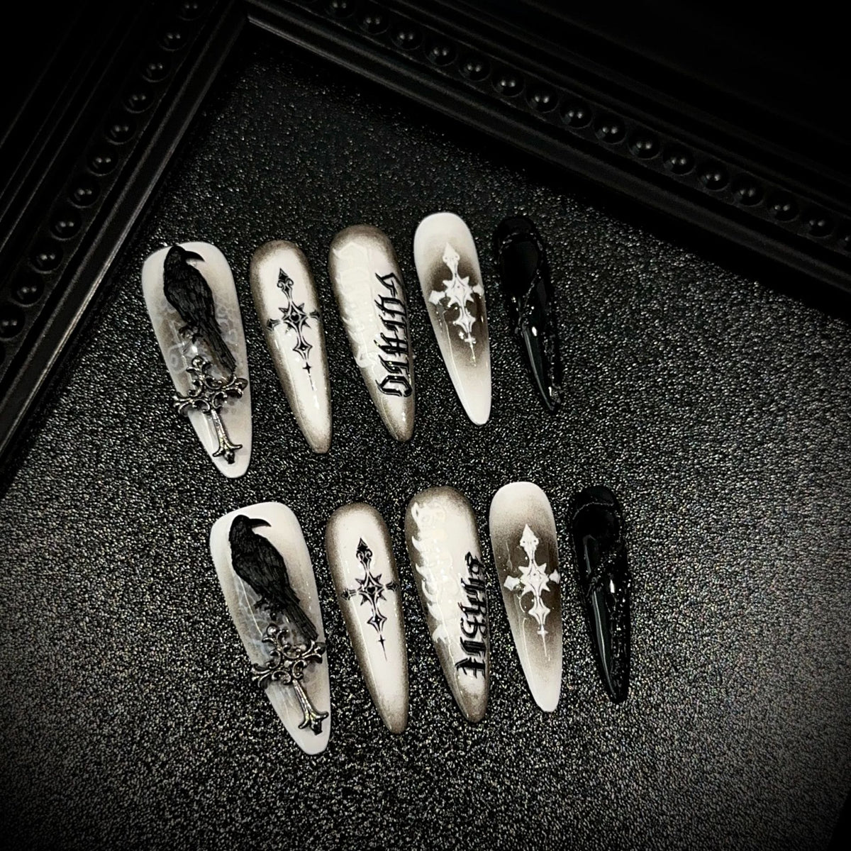 Gothic-inspiriertes Press-On-Nagelkunst-Set