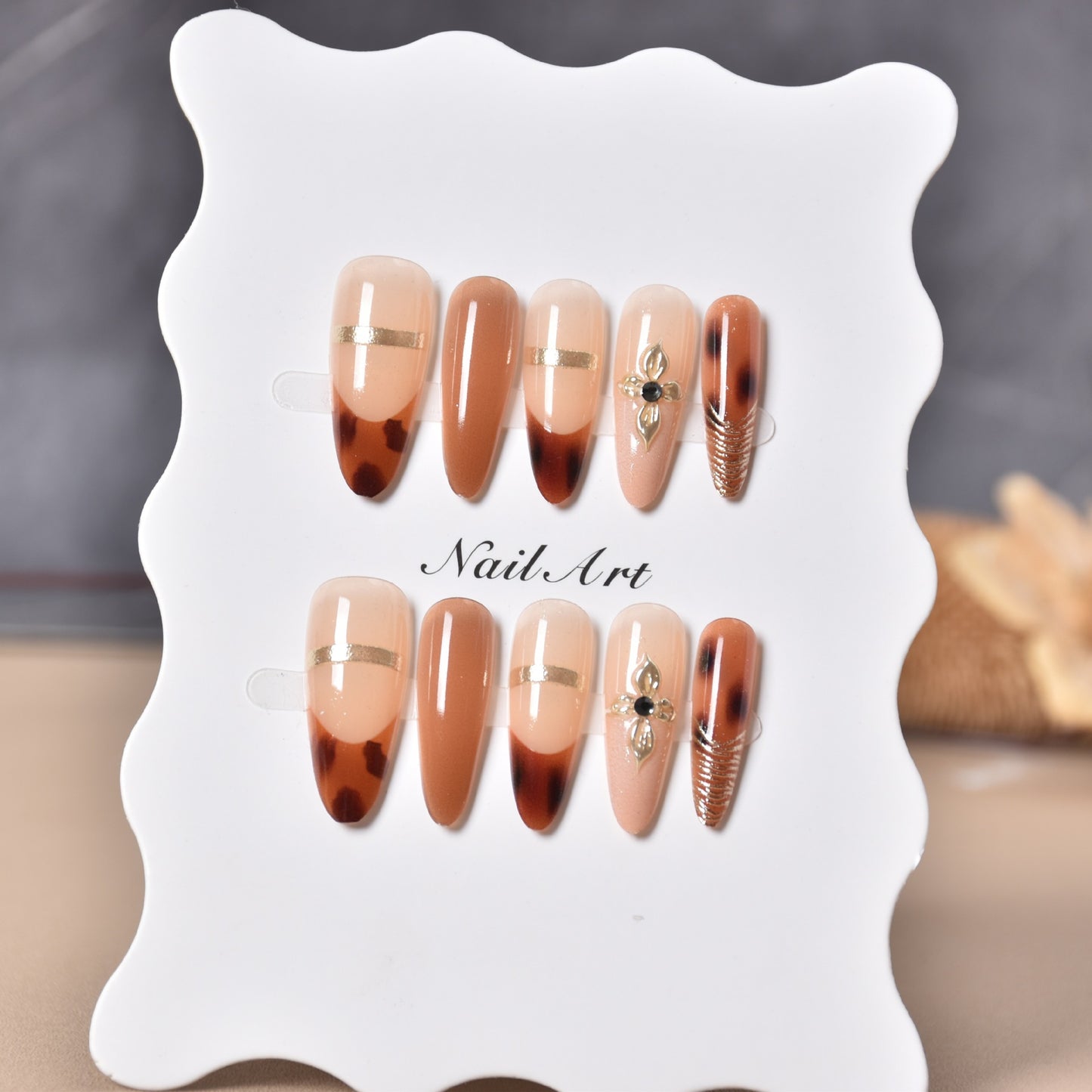 Elegante dekorative Press-On Nail Set Brehn